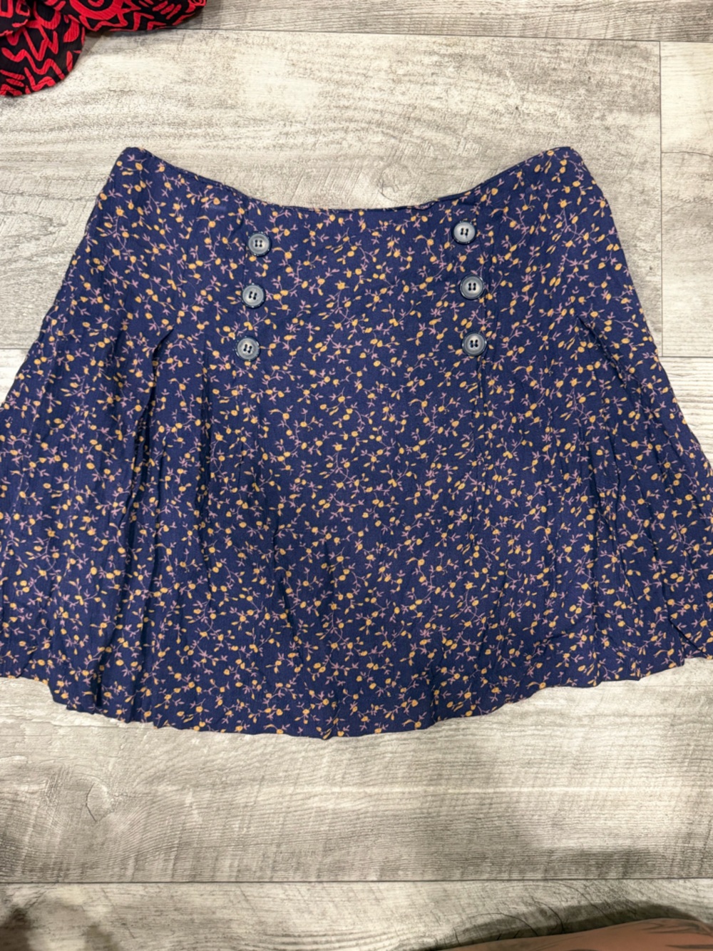 POL Navy Floral Button-Accent Crop Top